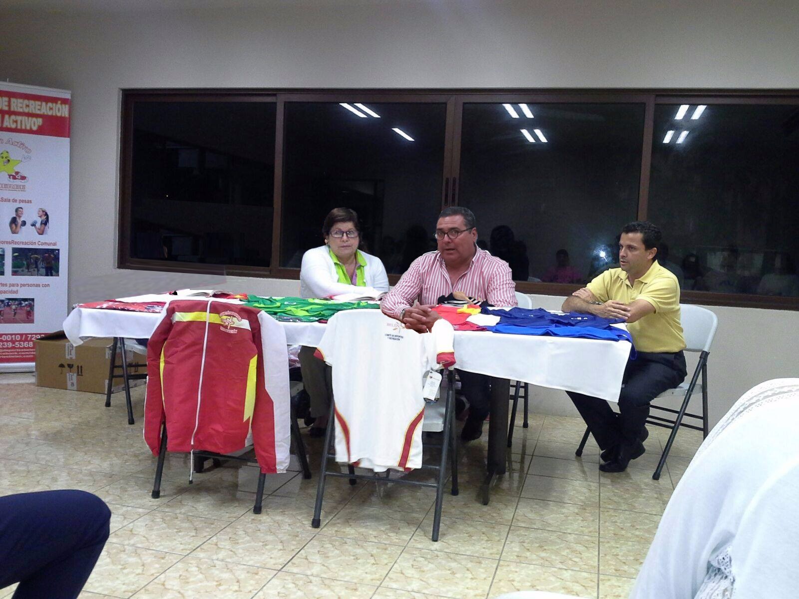 Miembros del Comité de Deportes, Roberto Carlos Zumbado, Manuel González y Rosario Alvarado 