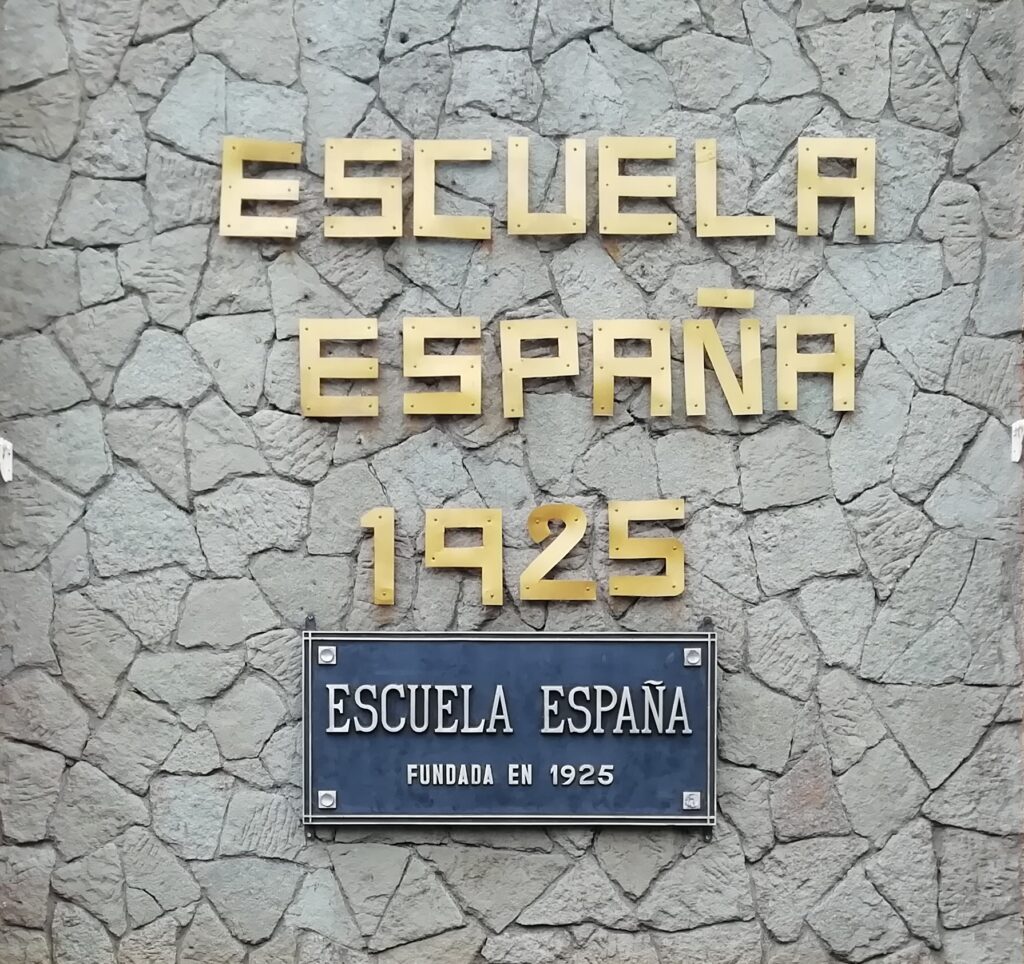 La Escuela España fue fundada en el año 1925.