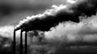 Según expertos, la incineración de basura produce toxinas altamente perjudiciales para la salud humana.