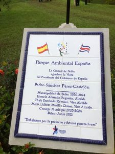 Placa develada por Pedro Sánchez, Carlos Alvarado y Horacio Alvarado.