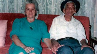 Fidel Rodríguez, el primer recolector de basura de Belén, junto con su esposa, Mercedes Soto. Foto cortesía de su familia.