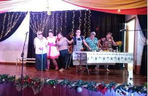 Grupo de teatro de adultos mayores del Guapinol, que se presentó 2 de diciembre.