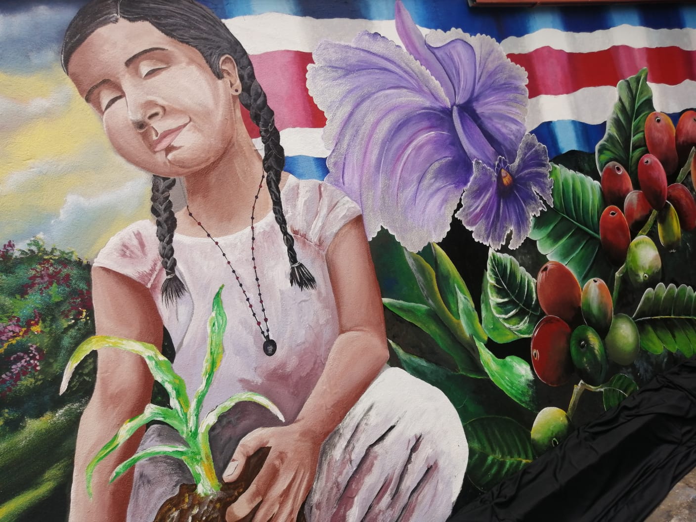 En el centro del mural se aprecia una niña que representa la actualidad y futuro de Belén. Foto: Alejandro Umaña Rojas.