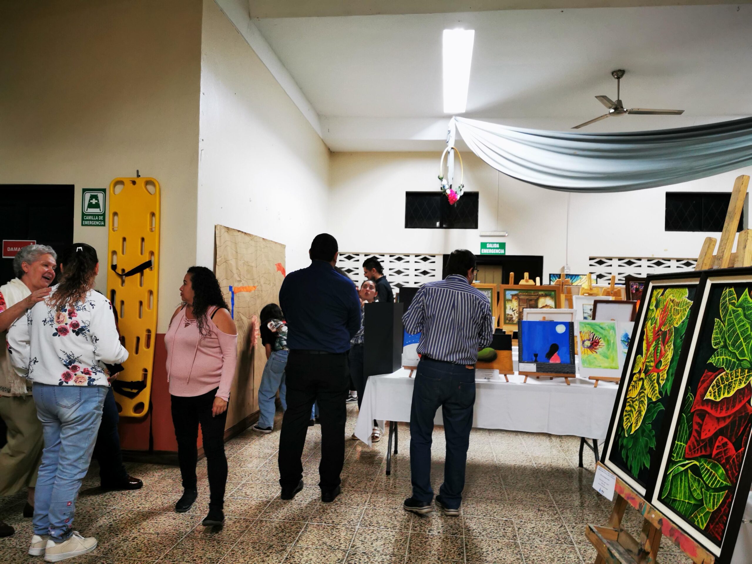 El 1 de diciembre, las estudiantes de Artes escénicas para adultos mayores se presentaron en La Asunción. Foto tomada por Gabriela Rojas.