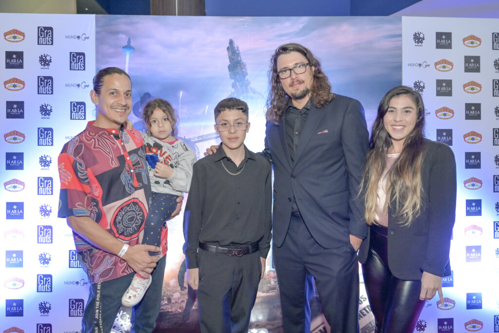  Gustavo Cosenza y Matias Rodriguez con su familia. Foto cortesía de Carolina Zumbado Cambronero.