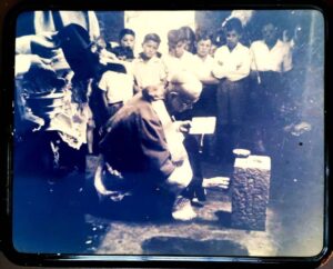 Colocación de la primera roca de la Escuela y bendición del sacerdote, 1923. Foto cortesía de la Escuela Fidel Chaves.