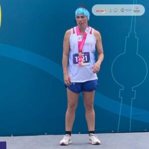 Francini Villalobos celebrando su partición en atletismo. Foto por el Comité Cantonal de Deportes y Recreación de Belén.