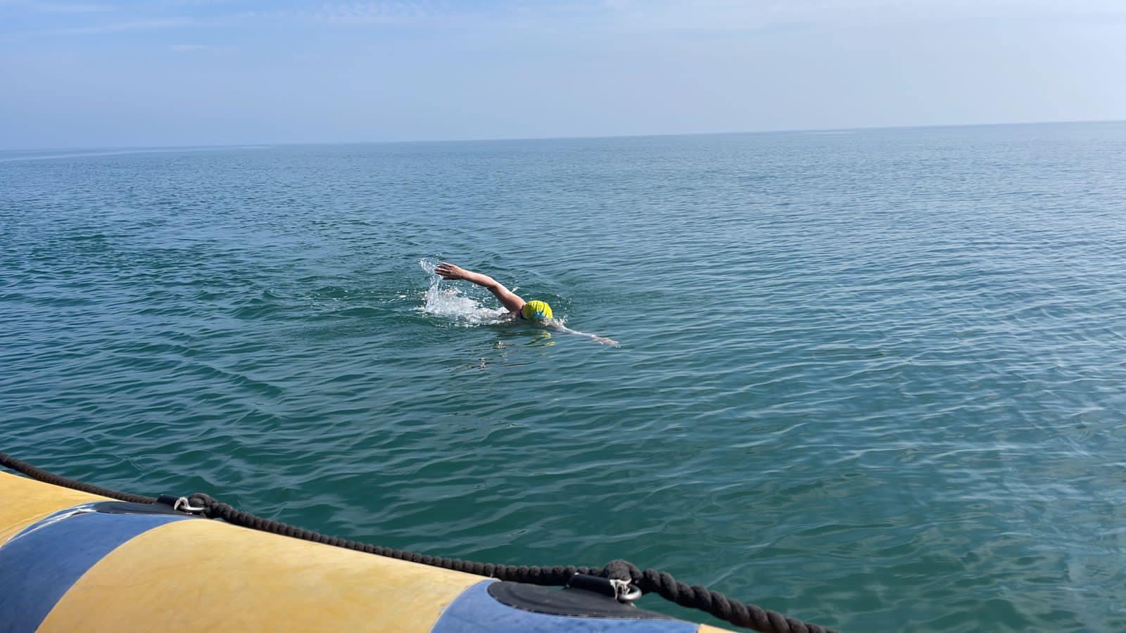 La nadadora Rocío Mora en la hora 7 del desafío.