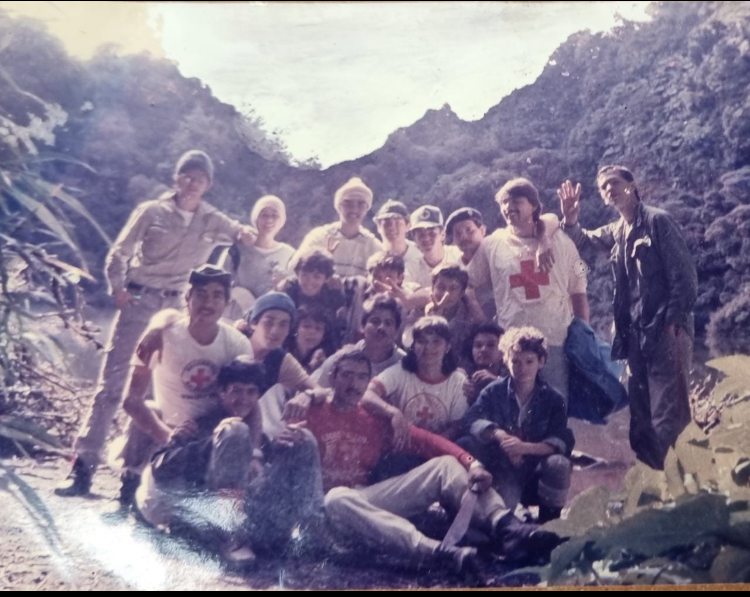 Cuerpo de Socorristas en un campamento de entrenamiento en el volcán Barva, en 1985.
