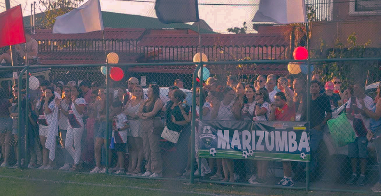 Parte de la afición de Marizumba que se hizo presente para apoyar al equipo. Foto de Emanuel Hernández Fonseca.