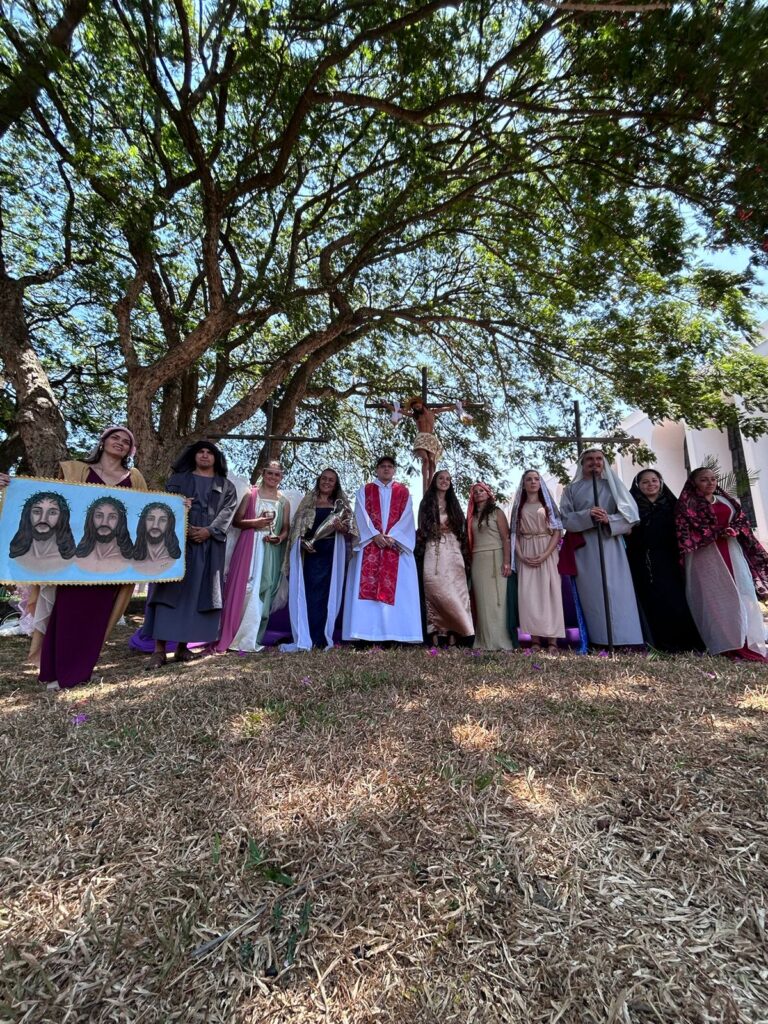 La procesión del Santo Encuentro estuvo acompañada por los personajes bíblicos. Foto de Ángel Vargas Grupo "+Q Arte".