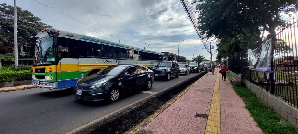 El congestionamiento vial es pan de todos los días en Belén, ahora, surge la preocupación que se intensifique ante nuevos desarrollos inmobiliarios por parte de grupos comunales. Foto de Roberto Rodríguez Sánchez.