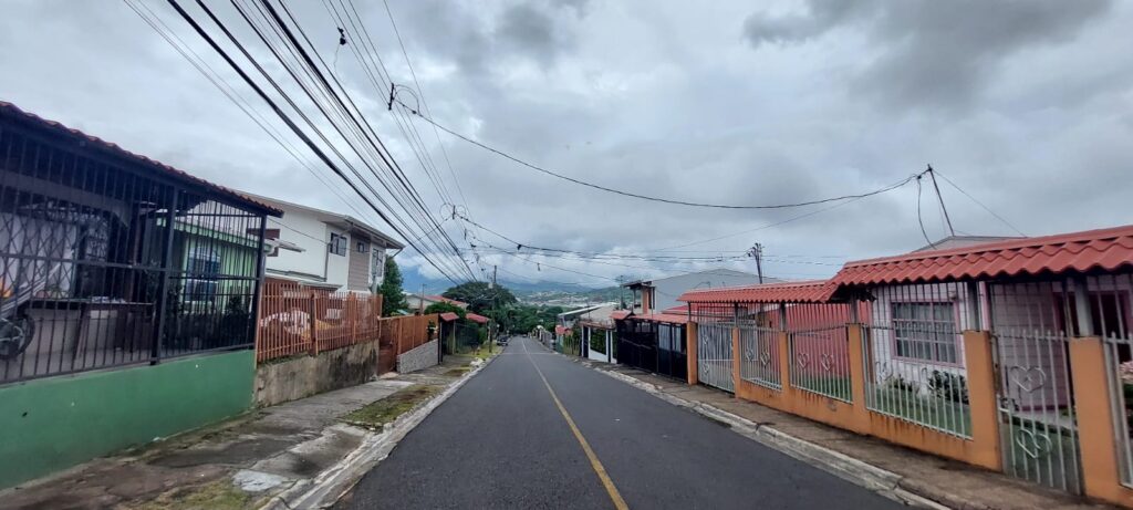 Lagos de Belén y Camino Gerizim son los dos proyectos inmobiliarios por los cuales se hacen trámites para la construcción en Calle Zumbado, La Asunción. Foto de Roberto Rodríguez Sánchez.