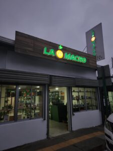 La Macro Super Market se encuentra contiguo al Banco Popular. Foto de Catalina López.