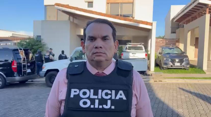 Randall Zúñiga, director del OIJ, estuvo presente en el allanamiento en Belén.