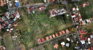 Vista aérea del terreno donde se construirá el desarrollo inmobiliario Casa Max.