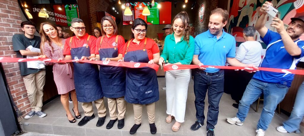 Acto de inauguración de la nueva tienda de Café Volio en Heredia. Foto de Roberto Rodríguez Sánchez.