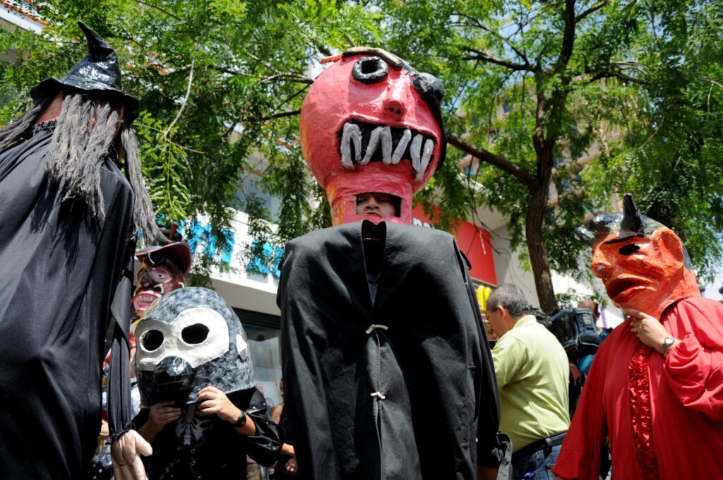 A quienes asistan a los talleres se les darán materiales para la confección de las mascaradas. Foto cortesía de Laura Rodríguez, OCI-UCR.