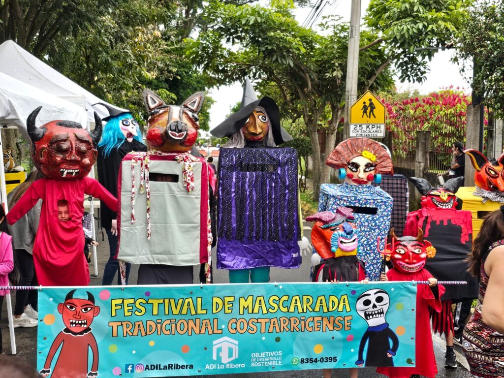 El Festival se realizó en el marco del “Día Nacional de la Mascarada Tradicional Costarricense”. Foto cortesía de ADI La Ribera.