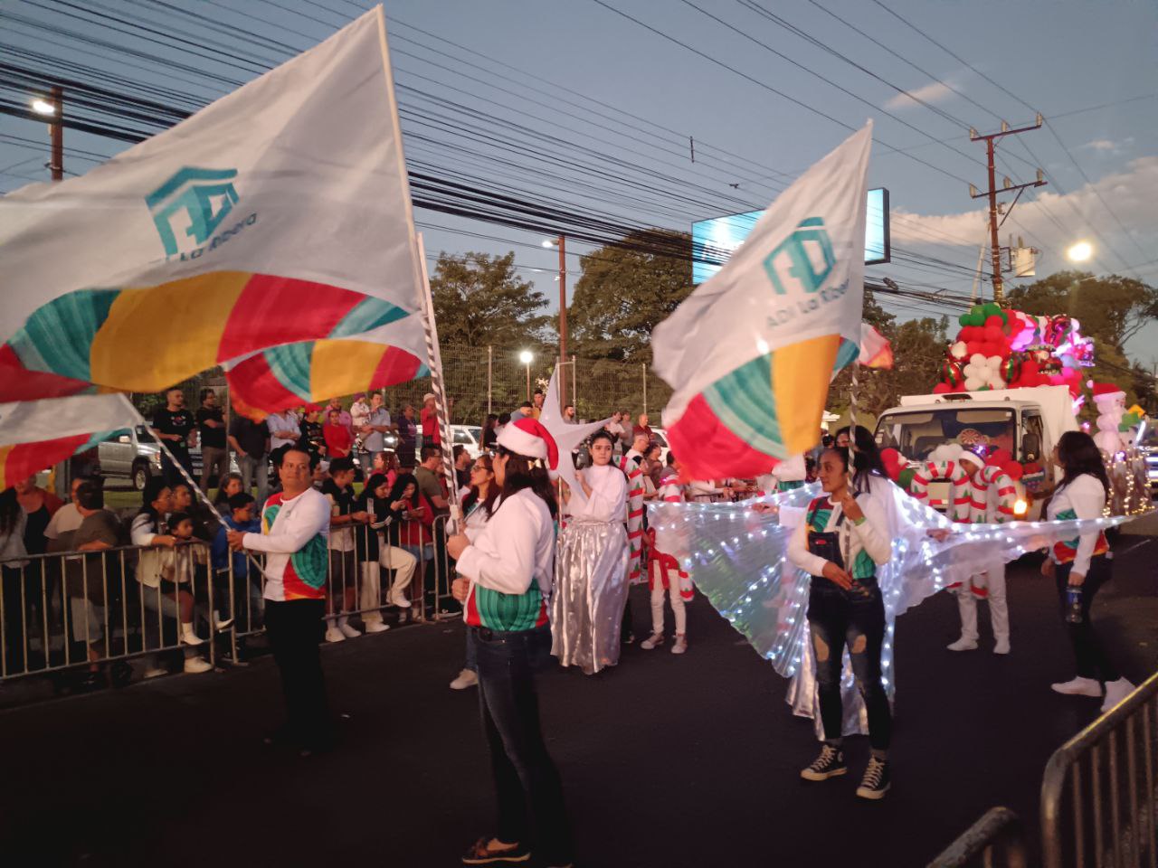 Participación del ADI La Ribera en el Desfile Navideño. Foto de Luis Eduardo Sánchez Quesada.