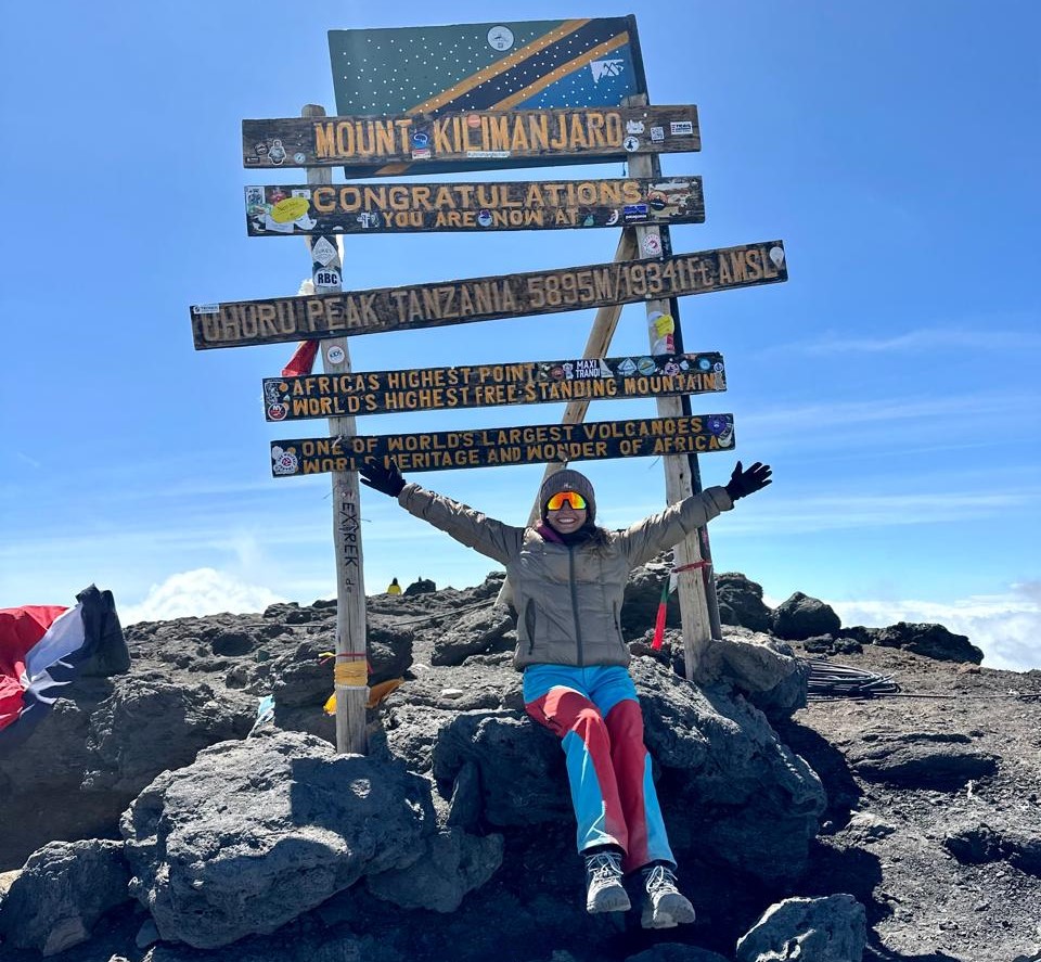 Yaudi en la cima del Monte Kilimanjaro. Foto cortesía.