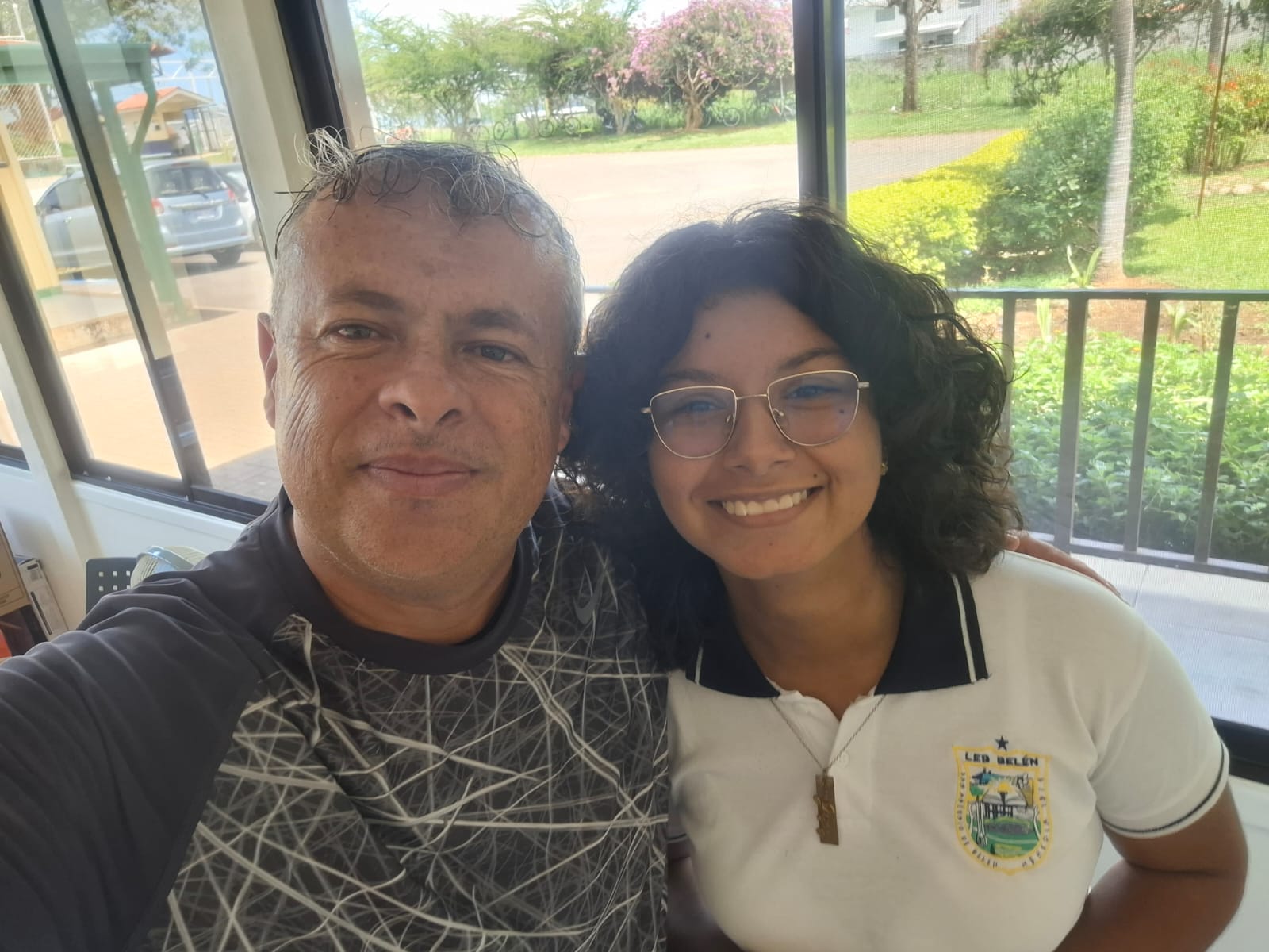 Edith Mena con el docente Carlos Soto. Foto: Carlos Soto.