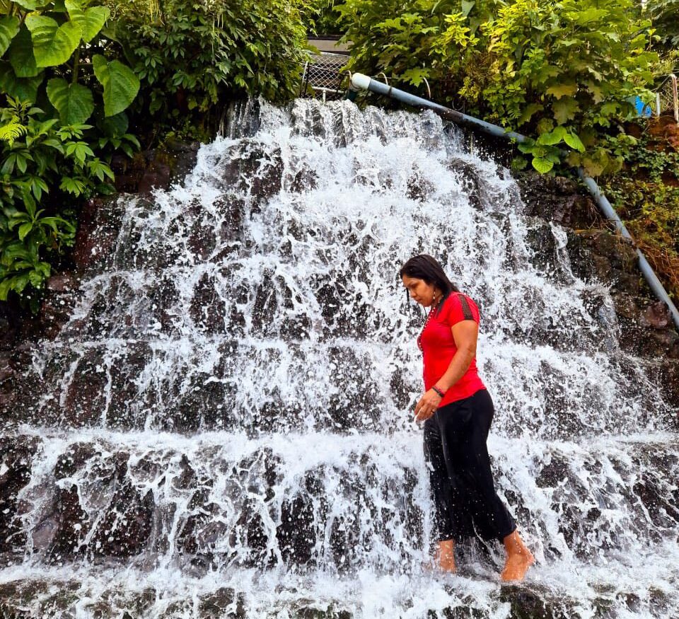 El 5 de mayo la comunidad reflexionó sobre la Hermana Agua en el Ojo de Agua y la Hermana Madre Tierra en El Santuario, inspirados en el poema de San Francisco de Asís el “Cántico de la Criaturas” y en las enseñanzas de los pueblos originarios. Foto: Asociación Belén Sostenible - ABES.