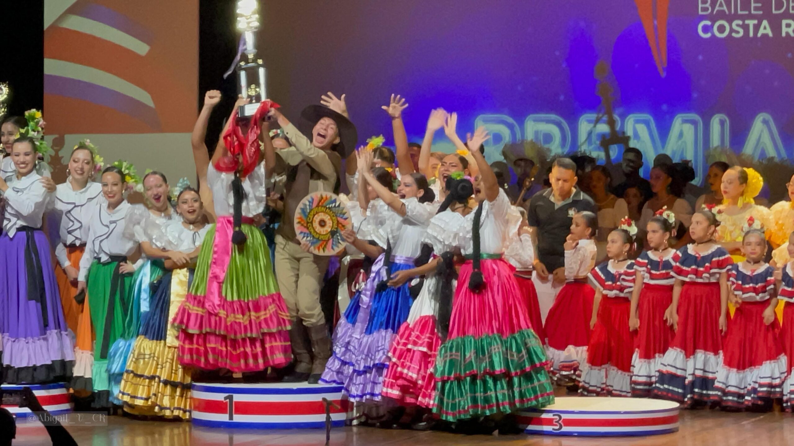 Grupo de Danza y Proyección Folclórica “Remembranzas del Sur” celebró el primer lugar. Foto: Grupo de Danza y Proyección Folclórica “Remembranzas del Sur”.