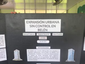 Portada de uno de los trabajos realizados por los estudiantes. Foto: Daniel Ortega Vindas.