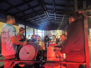 Al son de cimarrona, diana se desplazó por todos los rincones del cantón. Foto cortesía.