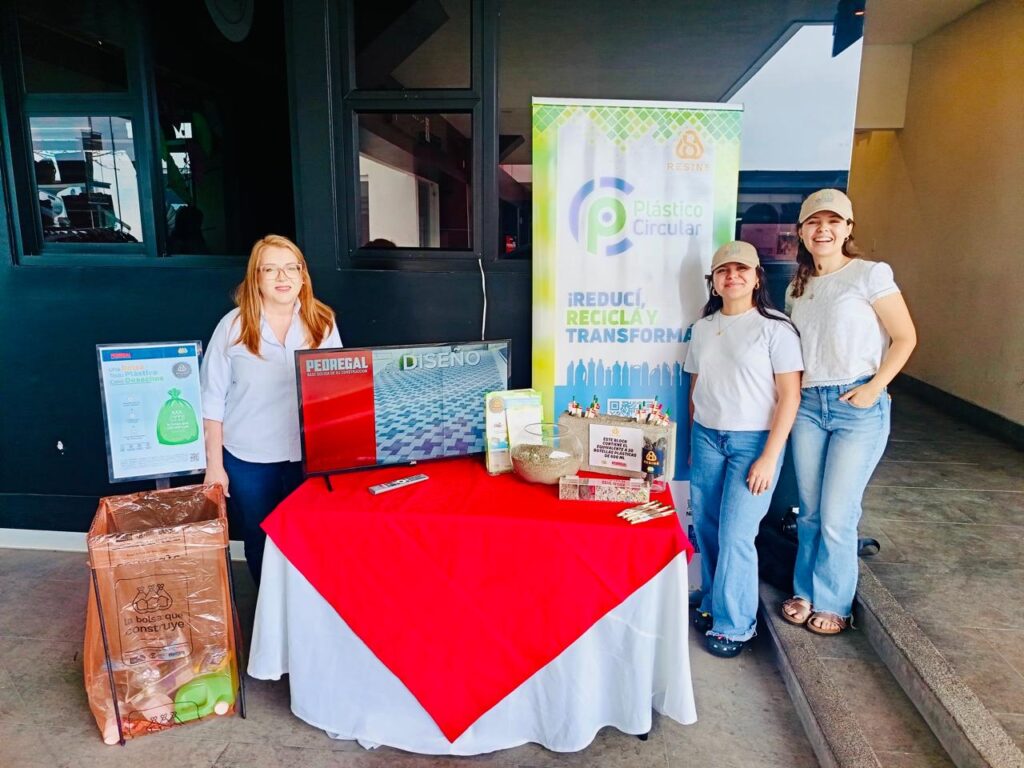 Jornada de activaciones para que nuevos comercios se integren a la iniciativa. Foto: PEDREGAL.