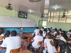De acuerdo con el programa, los estudiantes pueden intercambiar cultura y experiencias con personas de otros países. Foto: Liceo Experimental Bilingue de Belén.