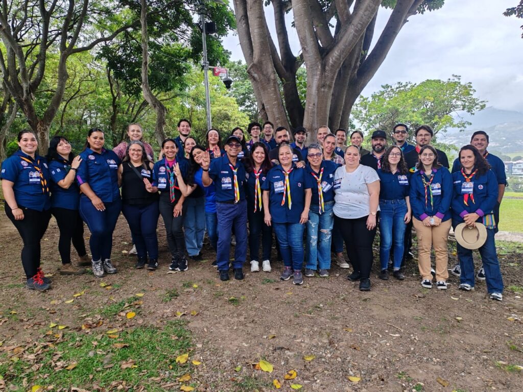 Junta Directiva y otros dirigentes del grupo de Guías y Scouts de Belén. Foto: Cindy Herrera.