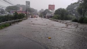 El Barrio La Amistad sufrió una inundación el 14 de agosto de 2025 por parte del río Quebrada Seca, la cual afectó varias casas de habitación. Foto: Municipalidad de Belén.