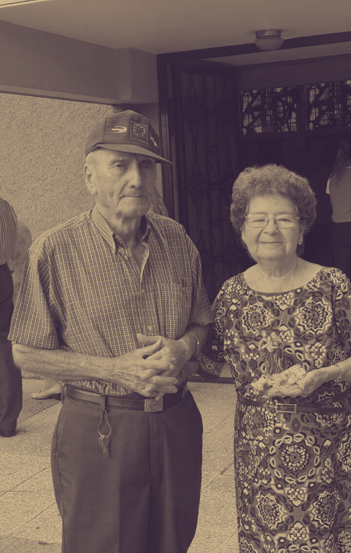 Dulcelina de las Piedades nació el 30 de diciembre de 1930, actualmente tiene 94 años. Indalecio Zumbado falleció en 2019 a los 90 años.