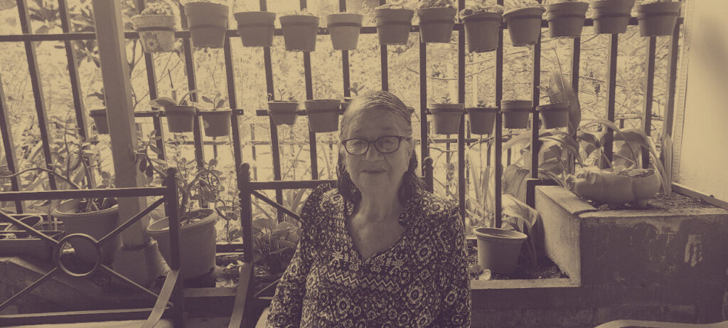 Elizabeth Rojas Murillo tiene 95 años. Para 1948 tenía 17 años, 2 hijos pequeños y su esposo Guillermo Villalobos era trabajador del ferrocarril.