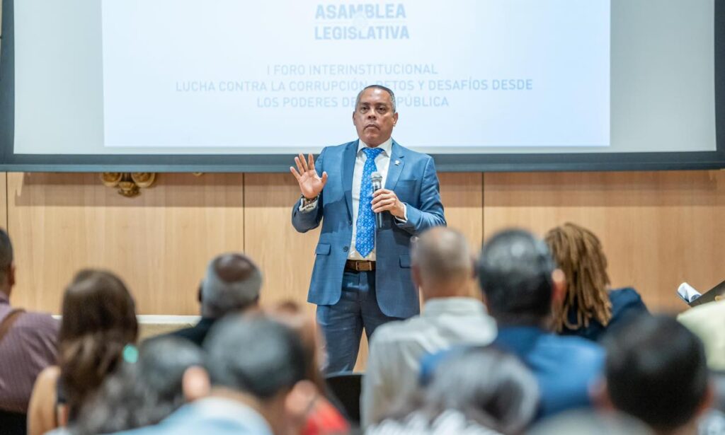 El diputado votó en contra de levantar la inmunidad junto a 4 legisladores más. Foto: Facebook Horacio Alvarado Bogantes.