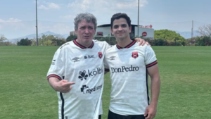 Andrés Ramírez es analista de video en el cuerpo técnico dirigido por Oscar Ramírez. Foto tomada de Prensa de Liga Deportiva Alajuelense.