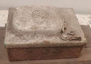 Alcancía para limosnas provient posiblmente del Templo de San Antonio. Foto: Daniel Alvarado Luna.