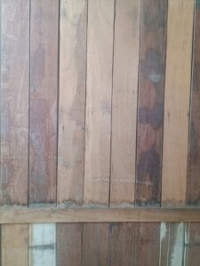 Estructura de madera del Atrio, proviente posiblemente de la Casa Cural de 1917 o el Templo de San Antio de 1940. Foto: Daniel Alvarado Luna.