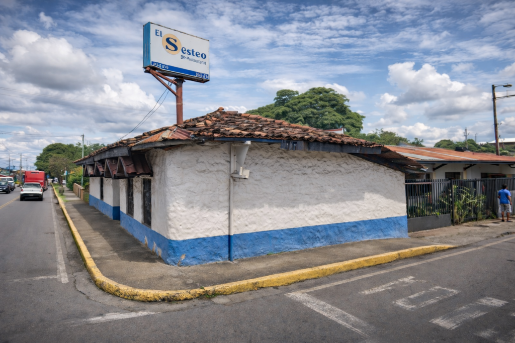 La casa de abobe conocida como El Sesteo se ubica en San Antonio centro. Foto cortesía.