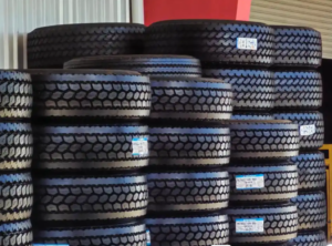 Llantas en el centro de acopio. Cortesía de hoydondeestamos.com.