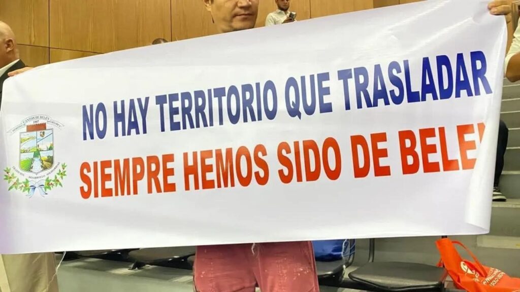 El jueves 14 de mayo, el Plenario Legislativo no tocó el tema en la sesión. Luego, el Poder Ejecutivo descombocó el proyecto que estaría por verse el lunes 17.