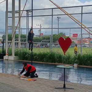 Durante la primera fecha, las personas asistentes disfrutaron del trabajo de artistas escénicos. Foto: Luis Eduardo Sánchez Quesada.