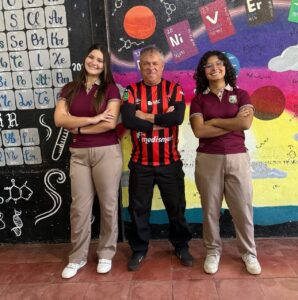 Sofía Orozco y Edith Mena Carballo se encuentran entre las mejores 3 estudiantes de las pruebas a nivel nacional. Foto: Carlos Soto Villalobos.