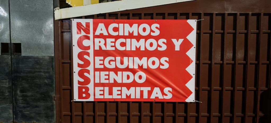 En días recientes, la comunidad de San Vicente amaneció con rótulos que apoyan el actual proyecto de límites. Foto: Asociación de Vecinos de Barrio San Vicente.